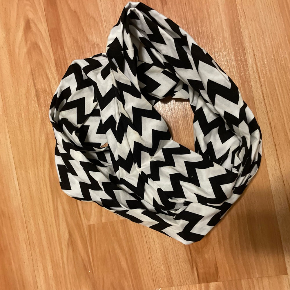 Black & White Chevron Infinity Scarf